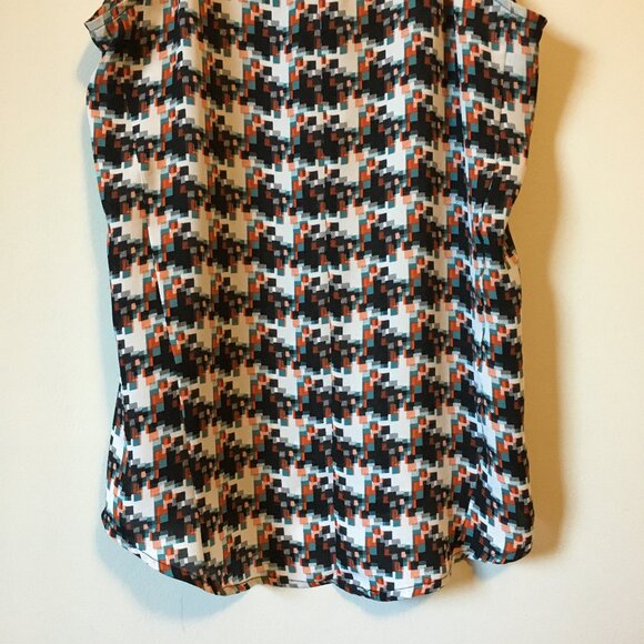 Two Tone Pixel & Faux Leather Shoulder Back Zipper Tank Top - Picture 6 of 13